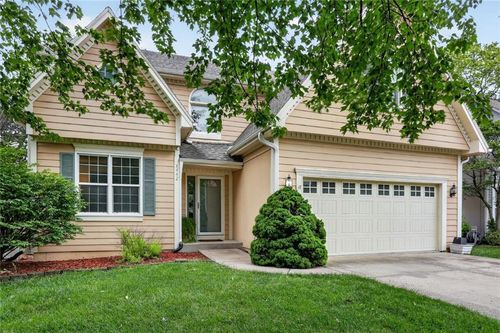 8442 Lakeview Ave, Lenexa, KS, 66219-2063 | Card Image