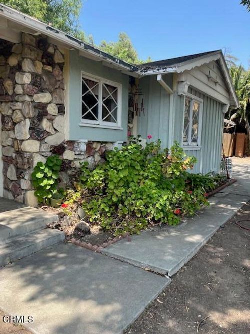 9851 Shadow Island Dr, Sunland, CA, 91040-1519 | Card Image