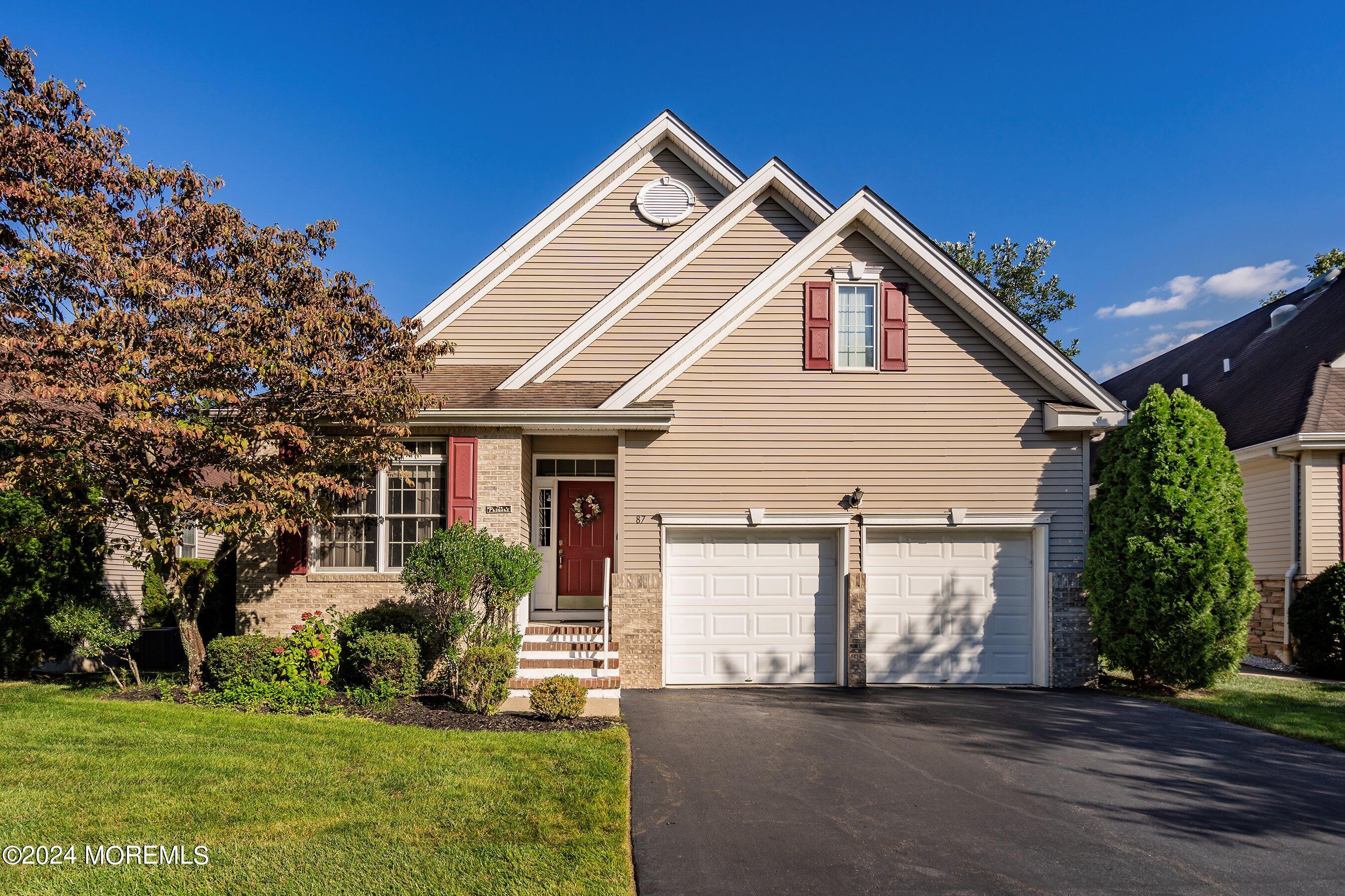 Londonberry Dr, Holmdel, NJ 07733