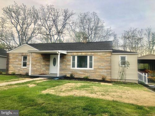 102 S Whissen St, Edinburg, VA, 22824-9310 | Card Image