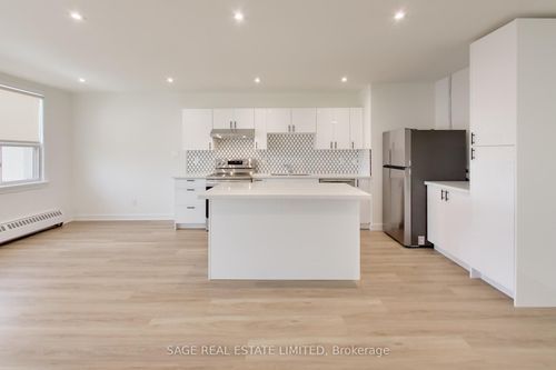 502-2961 Dufferin St, North York, ON, M6B3T2 | Card Image
