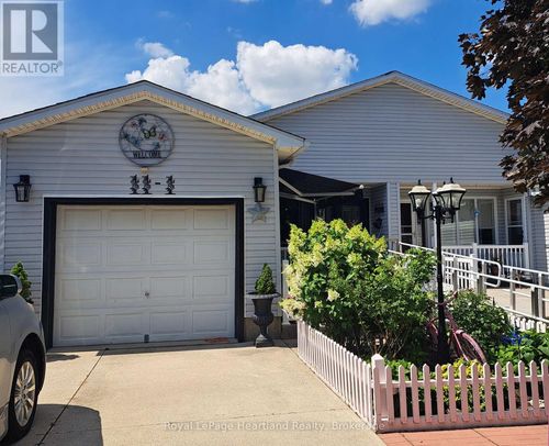 11-1 Stewart St, Strathroy, ON, N7G1A1 | Card Image