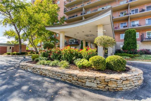 apt-710-4550 Warwick Blvd, Kansas City, MO, 64111-1830 | Card Image