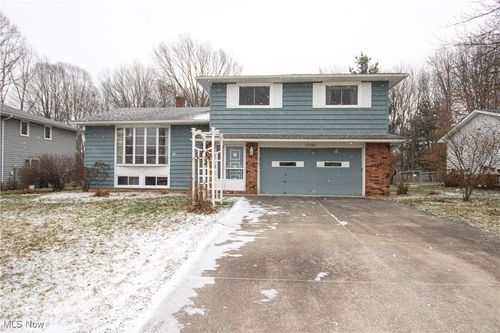 32985 Charmwood Oval, Solon, OH, 44139-4422 | Card Image