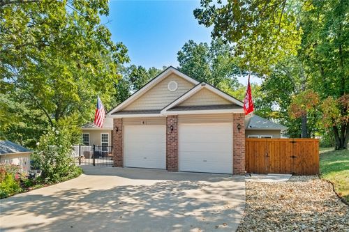 4 Winfield Ln, Bella Vista, AR, 72714-6334 | Card Image