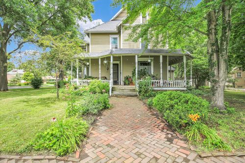 300 E Pinzon St, Tuscola, IL, 61953-1946 | Card Image