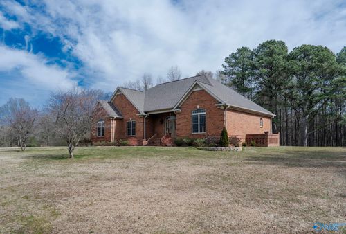 89 Lyle Cir, Somerville, AL, 35670-6711 | Card Image