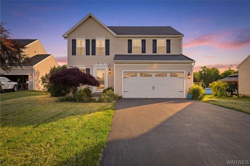 5784 Willow Creek Ln, Sanborn, NY, 14132-9505 | Card Image