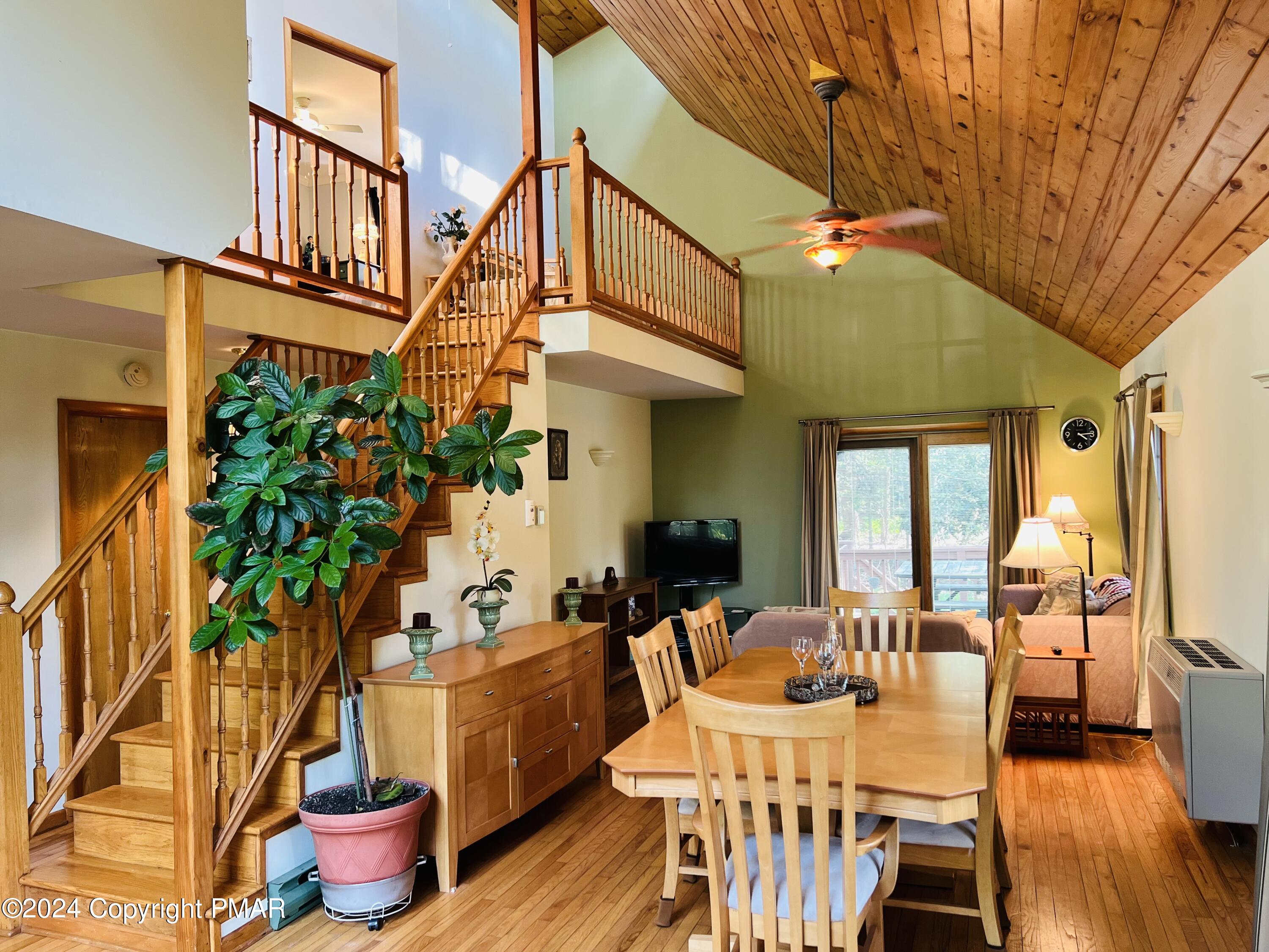Apple Ln, Tobyhanna, PA 18466