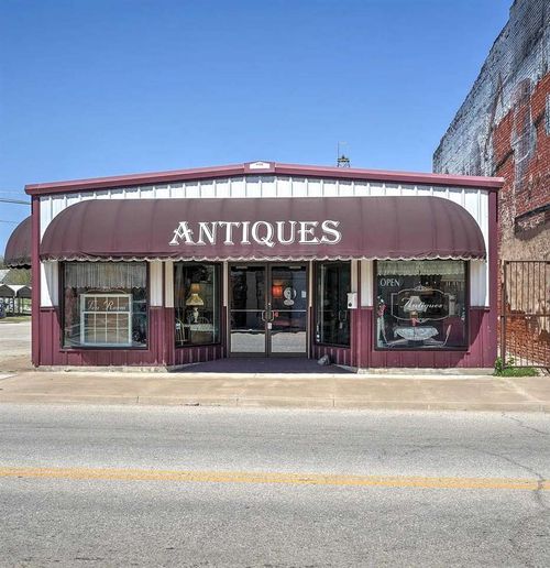 305 E Broadway St, Drumright, OK, 74030-3805 | Card Image