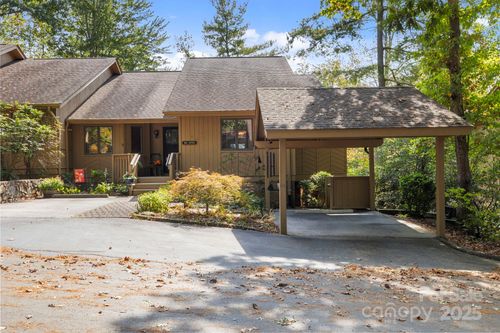 404 Water Oak Ln, Hendersonville, NC, 28791-2922 | Card Image