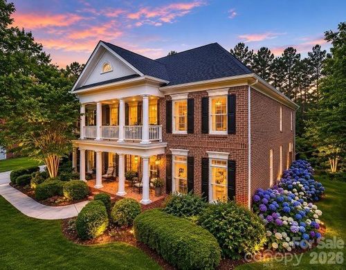 1107 Doverstone Ct, Matthews, NC, 28104-6827 | Card Image