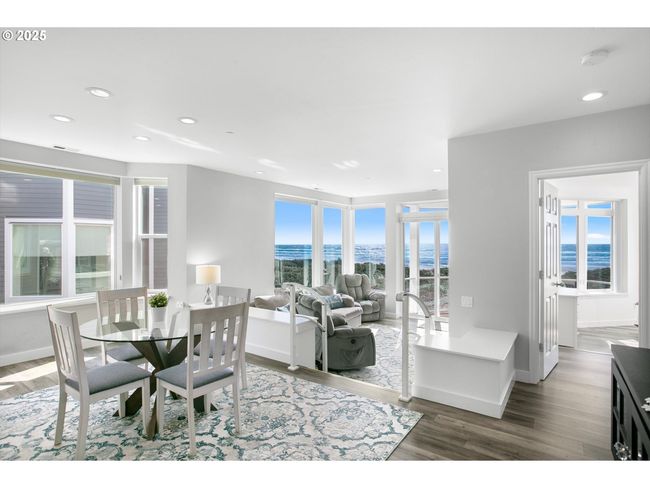 5852 Sw Cupola Dr, Condo with 2 bedrooms, 2 bathrooms and 1 parking in South Beach OR | Image 8