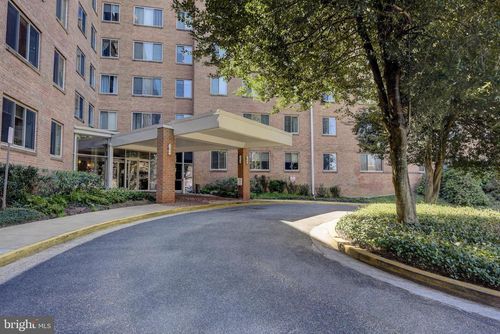 a303-3000 Spout Run Pkwy Parkway, ARLINGTON, VA, 22201 | Card Image