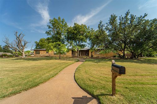 1501 W Elliott St, Breckenridge, TX, 76424-4105 | Card Image