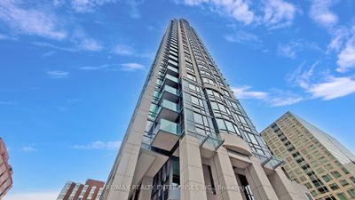 PH-209 - 208 Enfield Pl, Condo with 3 bedrooms, 2 bathrooms and 2 parking in Mississauga ON | Image 2