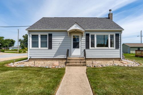 902 Clinton St, Grand Mound, IA, 52751-7708 | Card Image