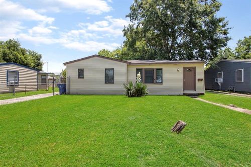 1202 13th St N, Texas City, TX, 77590-5835 | Card Image