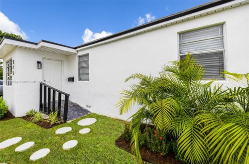 275 Nw 97th St, Miami, FL, 33150-1628 | Card Image