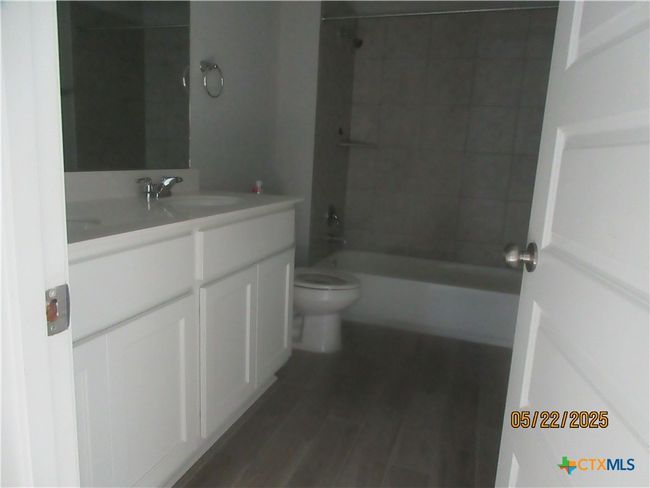 Upstairs shared Full bath | Image 14