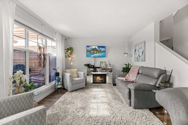 8 Springfield Boulevard, Home with 3 bedrooms, 3 bathrooms and 3 parking in Sylvan Lake AB | Image 9