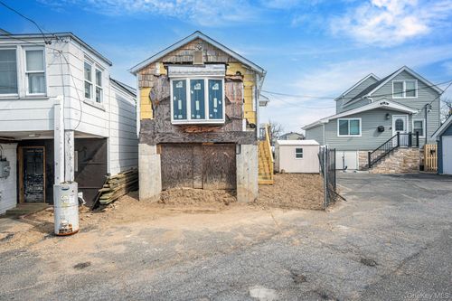 2471 Jackson Ave, Seaford, NY, 11783-3227 | Card Image