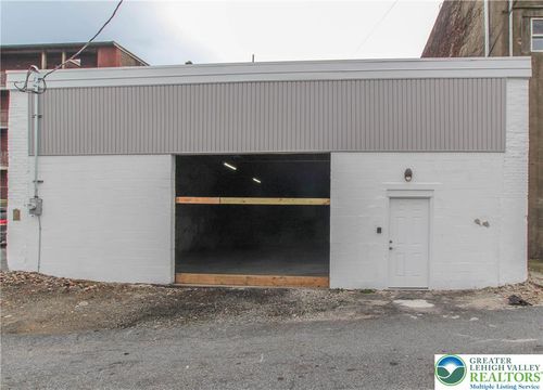 garage-814 Mechanic Street, Bethlehem City, PA, 18015 | Card Image
