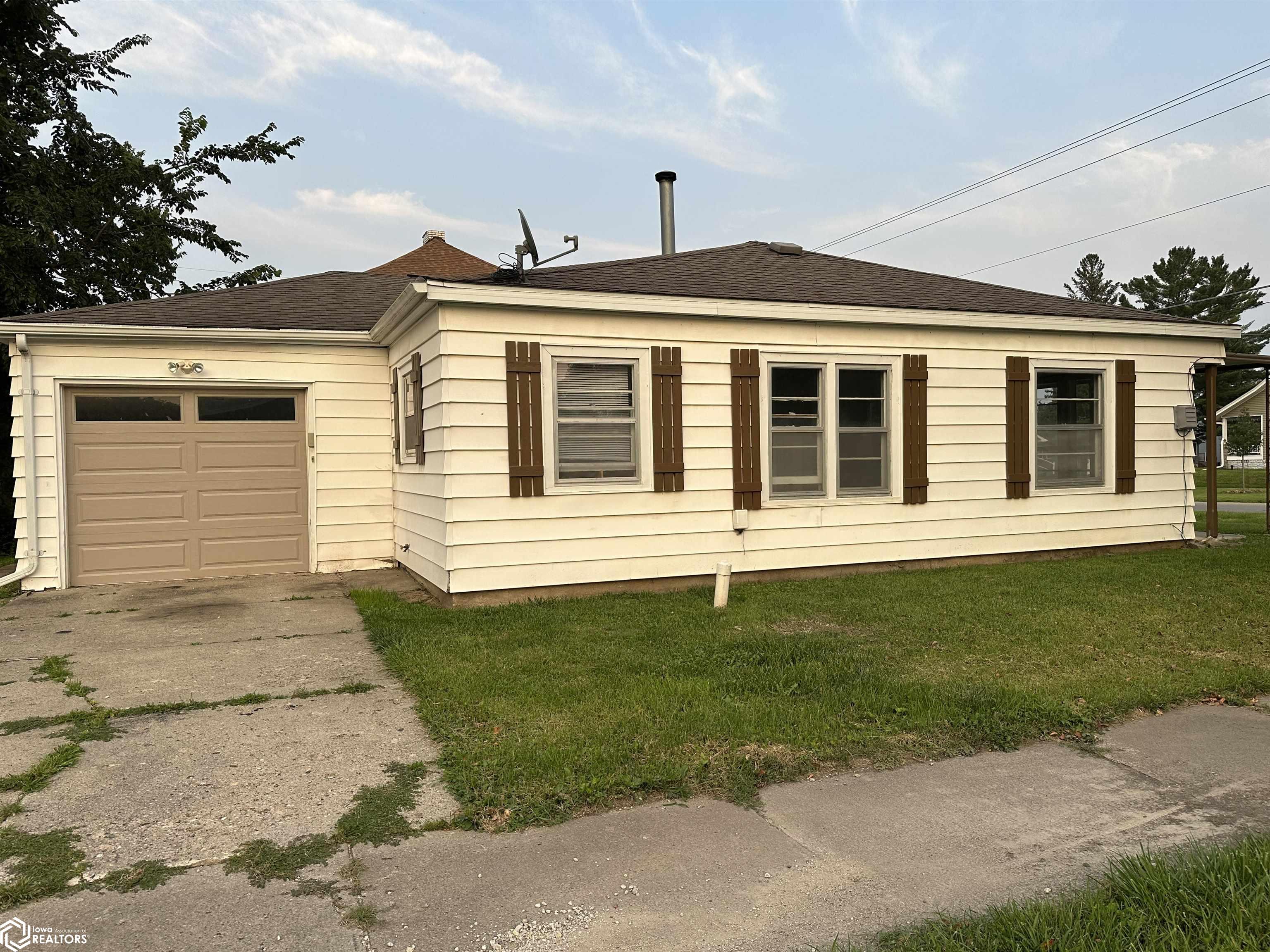 Washington Ave, Iowa Falls, IA 50126