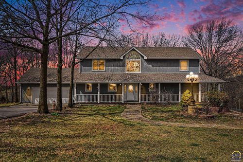 17251 Hollingsworth Rd, Basehor, KS, 66007-9109 | Card Image