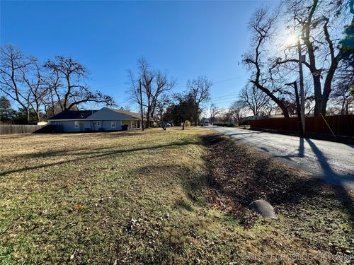 1902 E 52nd Street, Tulsa, OK, 74105 | Card Image