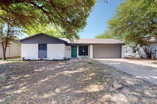 128 Se Gardens Blvd, Burleson, TX, 76028-5820 | Card Image