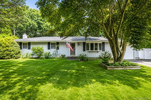 9 Foxcroft Ln, East Patchogue, NY, 11772-4815 | Card Image