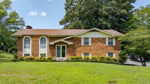 2101 Crown Court Ln, Chattanooga, TN, 37421-3311 | Card Image