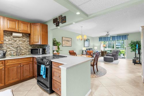 303-7797 Golf Circle Dr, Margate, FL, 33063-7351 | Card Image