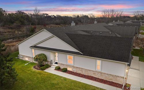 25-34166 Birchway Cir, Sterling Heights, MI, 48312-5300 | Card Image