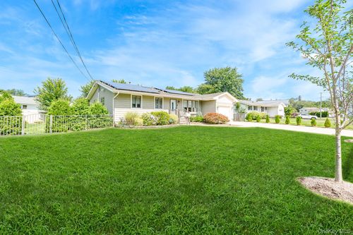 26 Weldon Ln, Port Jefferson Station, NY, 11776-1326 | Card Image