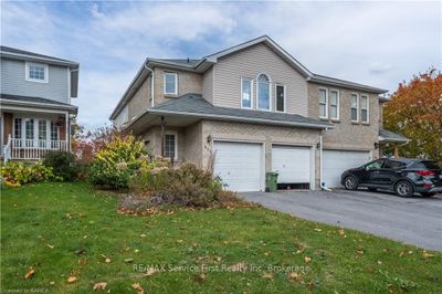 995 Waterbury Cres, House attached with 4 bedrooms, 3 bathrooms and 6 parking in Kingston ON | Image 3