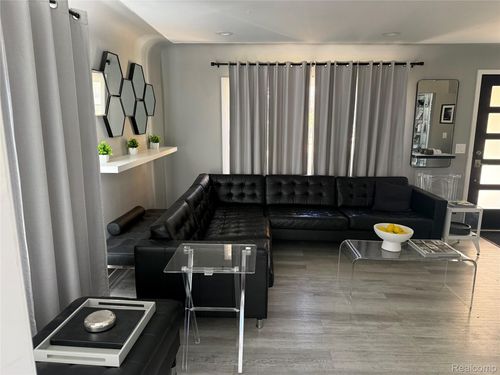 74 S Holcomb Rd, Clarkston, MI, 48346-1510 | Card Image