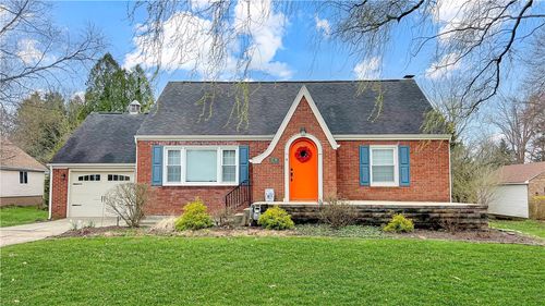 17 W Oakwood Way, New Castle, PA, 16105-9181 | Card Image