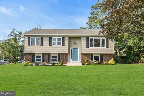 201 Pheasant Hollow Dr, Lanoka Harbor, NJ, 08734-1713 | Card Image