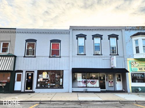 213-211-213 N Ball St, Owosso, MI, 48867-2813 | Card Image