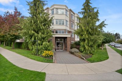 PH5 - 15357 Roper Ave, Condo with 2 bedrooms, 2 bathrooms and 3 parking in White Rock BC | Image 3