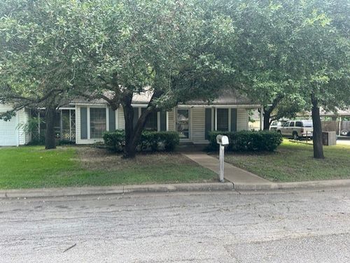 105 Circle Dr, Cleburne, TX, 76033-4747 | Card Image