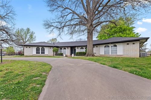 1330 Oakwood Dr, Broken Arrow, OK, 74011-8220 | Card Image