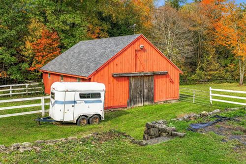 35 Peabody Dr, Brentwood, NH, 03833-6424 | Card Image