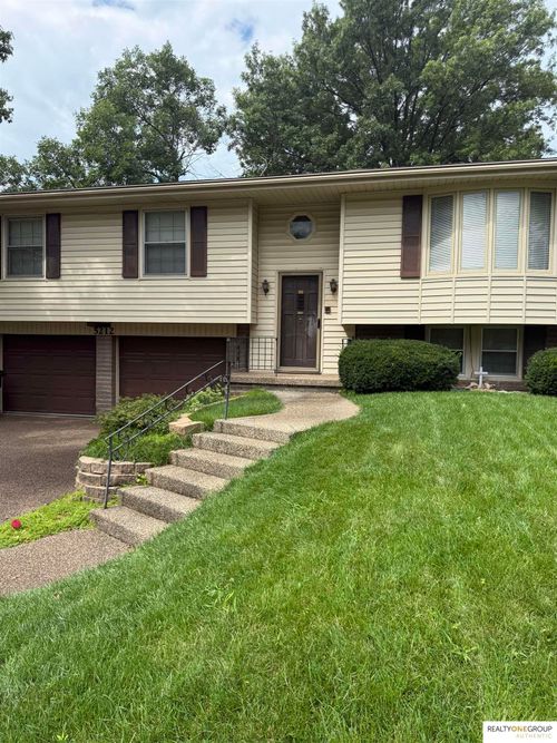 5212 S 105 Street, Omaha, NE, 68127 | Card Image