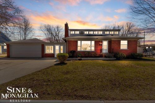 22616 Madison St, Saint Clair Shores, MI, 48081-2330 | Card Image