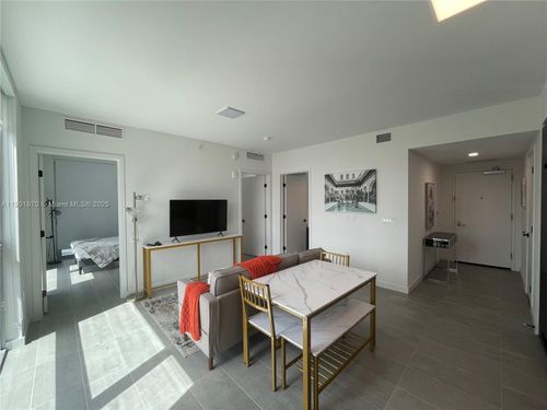 1606-227 Ne 2nd St, Miami, FL, 33132-2241 | Card Image