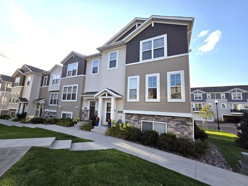 2234 Gateway Curv N, North Saint Paul, MN, 55109-1765 | Card Image