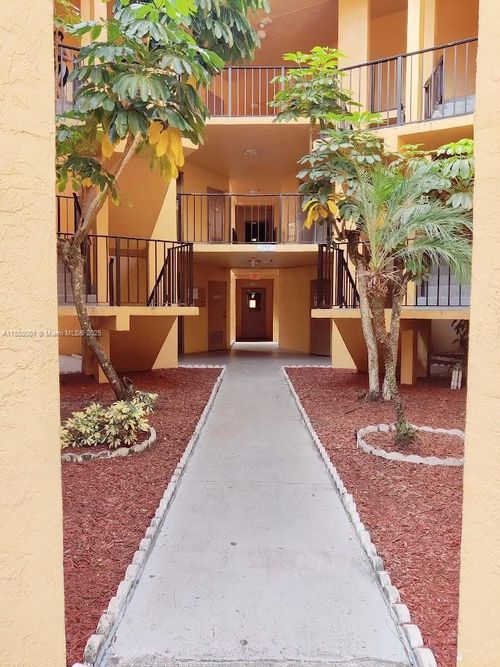 apt-20-2d-4384 Nw 9th Ave, Deerfield Beach, FL, 33064-1723 | Card Image